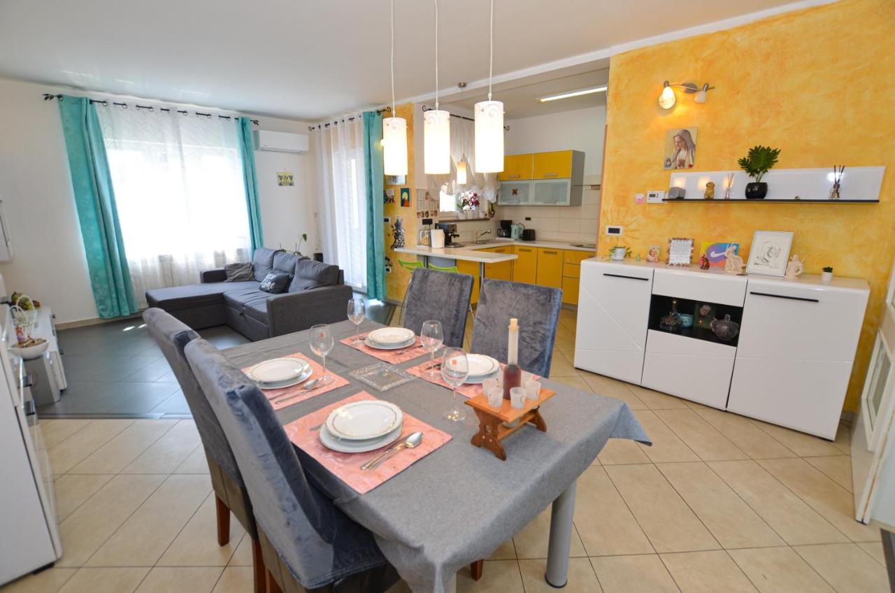 Noemi & Ana Apartment Ровинь Экстерьер фото