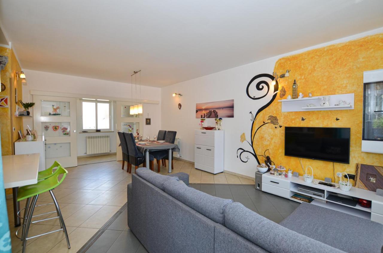 Noemi & Ana Apartment Ровинь Экстерьер фото