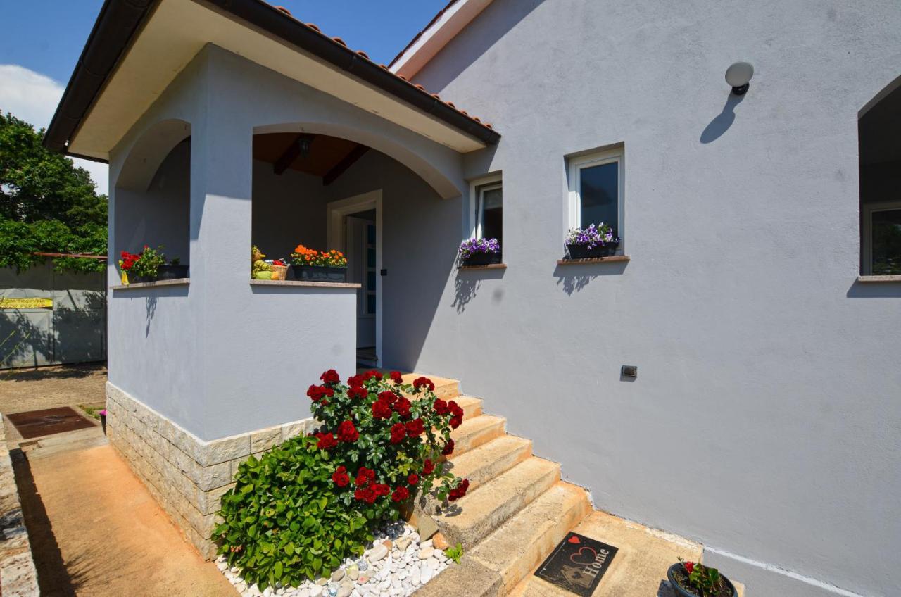Noemi & Ana Apartment Ровинь Экстерьер фото